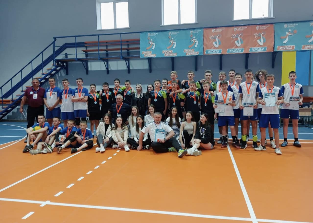 Юні ужгородці здобули бронзу у спортивних змаганнях з волейболу серед юнаків обласного етапу «Пліч-о-пліч всеукраїнські шкільні ліги»