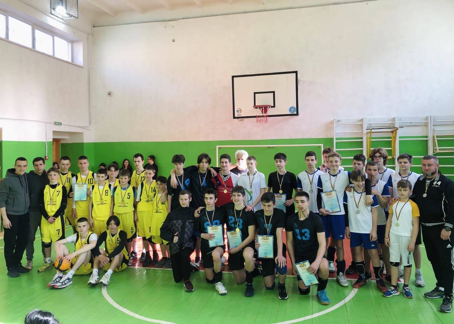 У рамках Спартакіади школярів м. Ужгорода відбулися спортивні змагання з волейболу серед юнаків