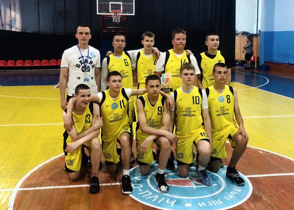 Перемогою завершилися змагання з баскетболу 4 етапу «Пліч-о-пліч всеукраїнські шкільні ліги» для команди юнаків Ужгородського ліцею «Імідж»