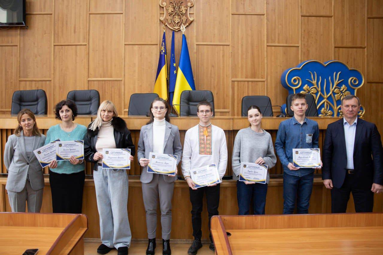 В Ужгородській міській раді відбулося відзначення переможців та призерів ІІ та ІІІ етапів Всеукраїнського конкурсу-захисту науково-дослідницьких робіт учнів-членів Малої академії наук 