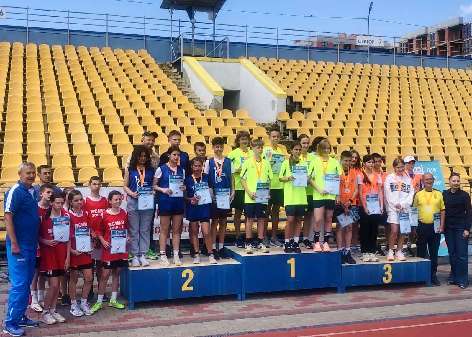 Починаємо тиждень з перемоги: команда #teamAVHUSTYN – перша на обласному етапі спортивних змагань «Пліч-о-пліч всеукраїнські шкільні ліги» з легкоатлетичного чотириборства