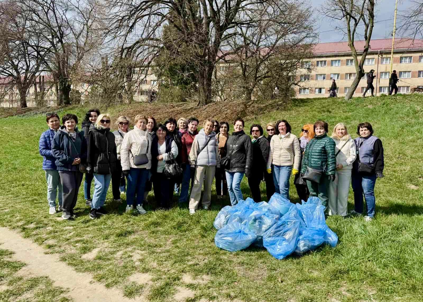 Весняне прибирання у рамках місячника благоустрою 
