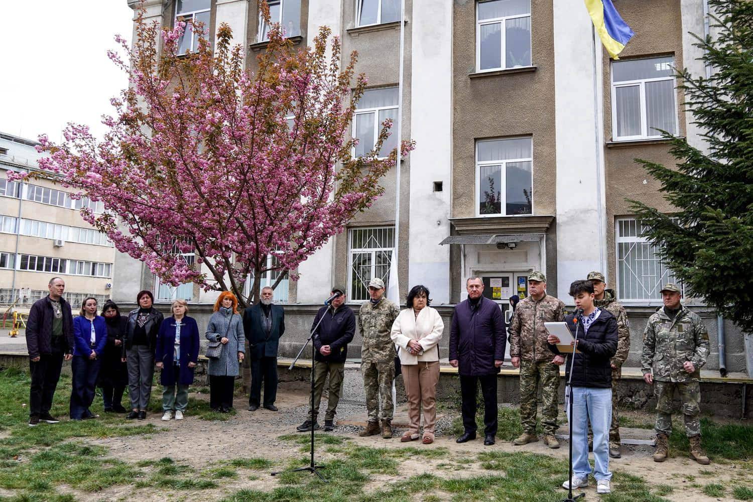 Прапор Надії підняли в Ужгородському ліцеї № 5 імені Івана Чендея